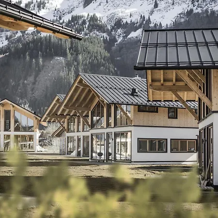 With Mountain Views, Dein *